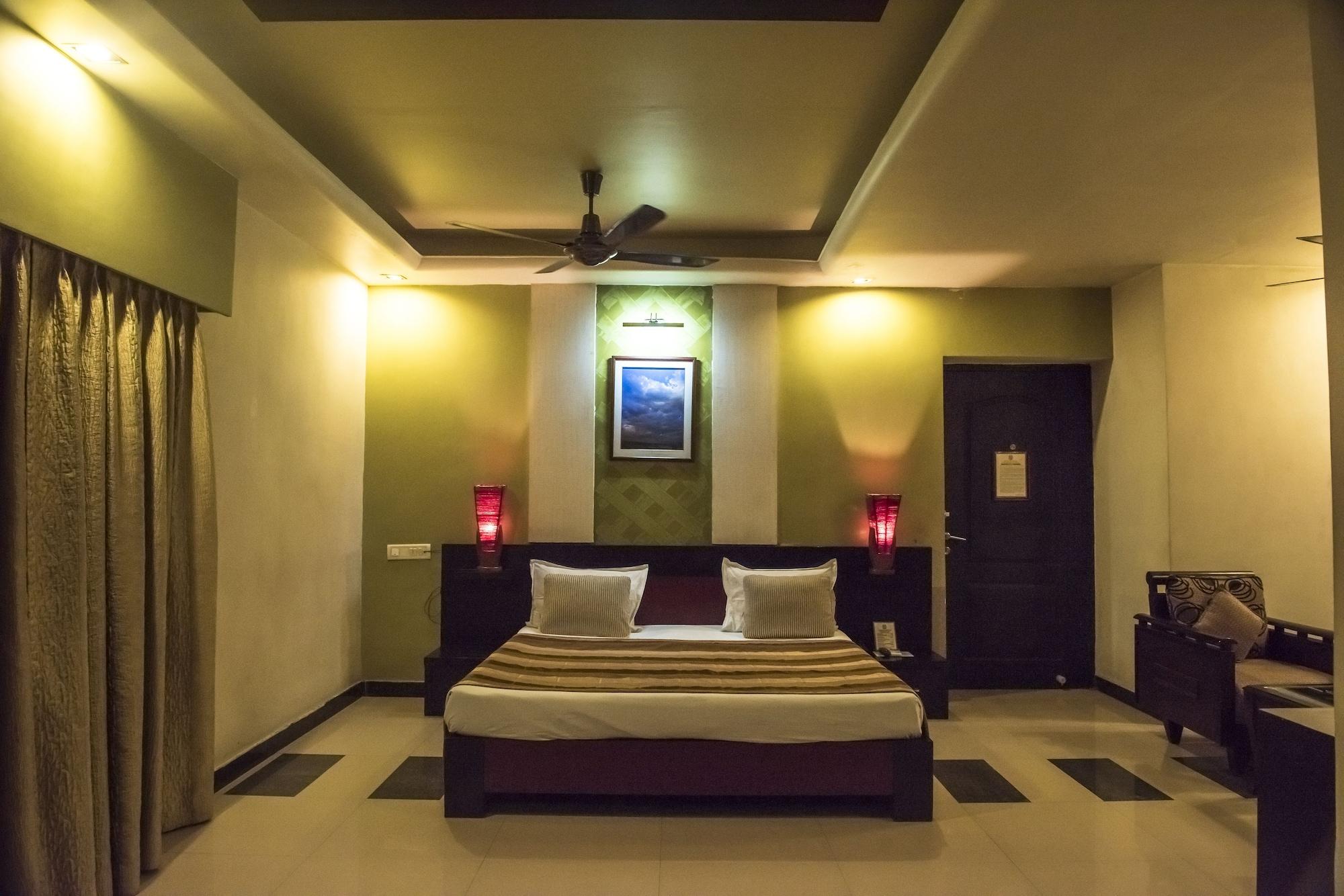 Hotel Pushpak Bhubaneswar Esterno foto
