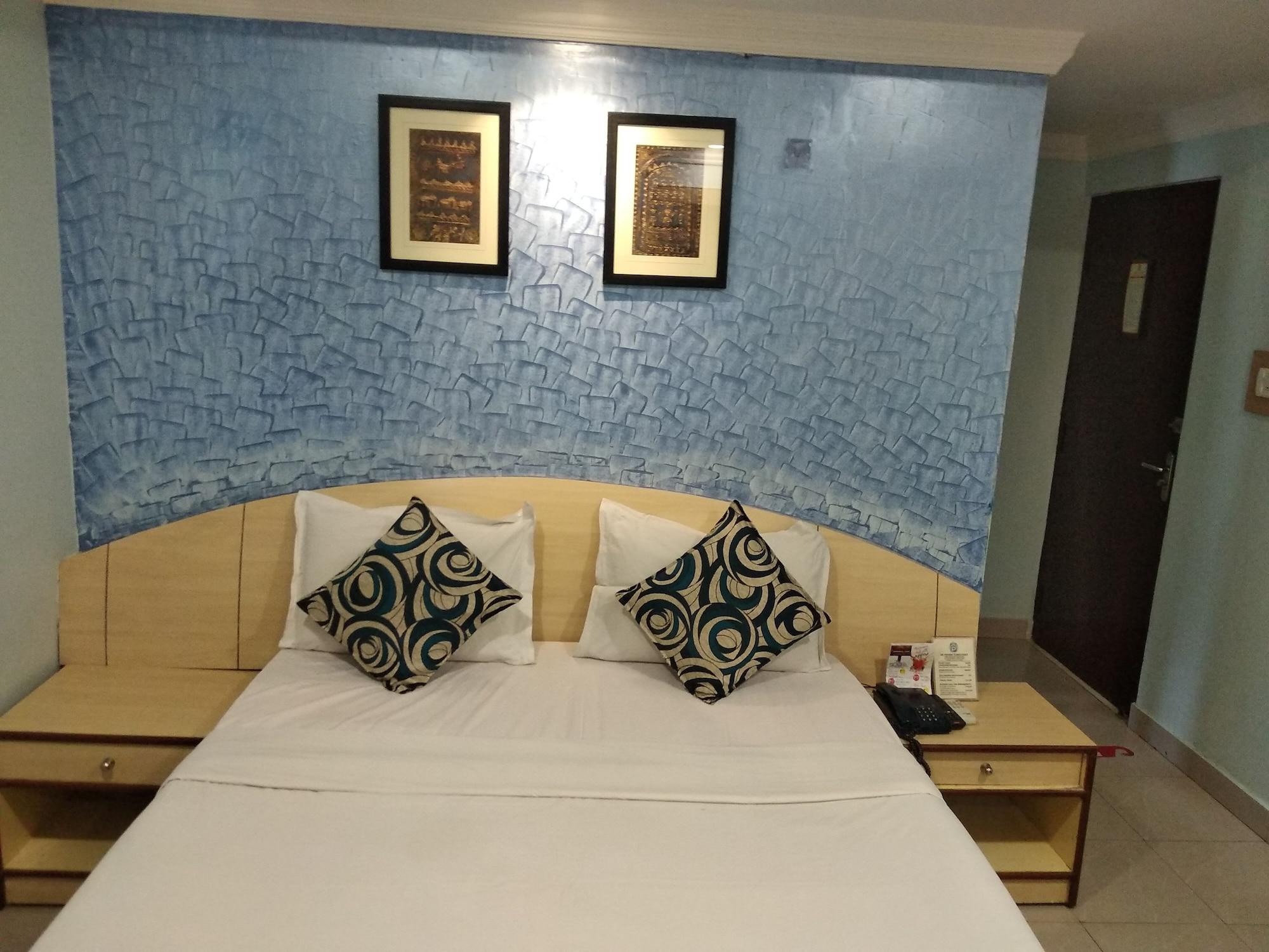 Hotel Pushpak Bhubaneswar Esterno foto