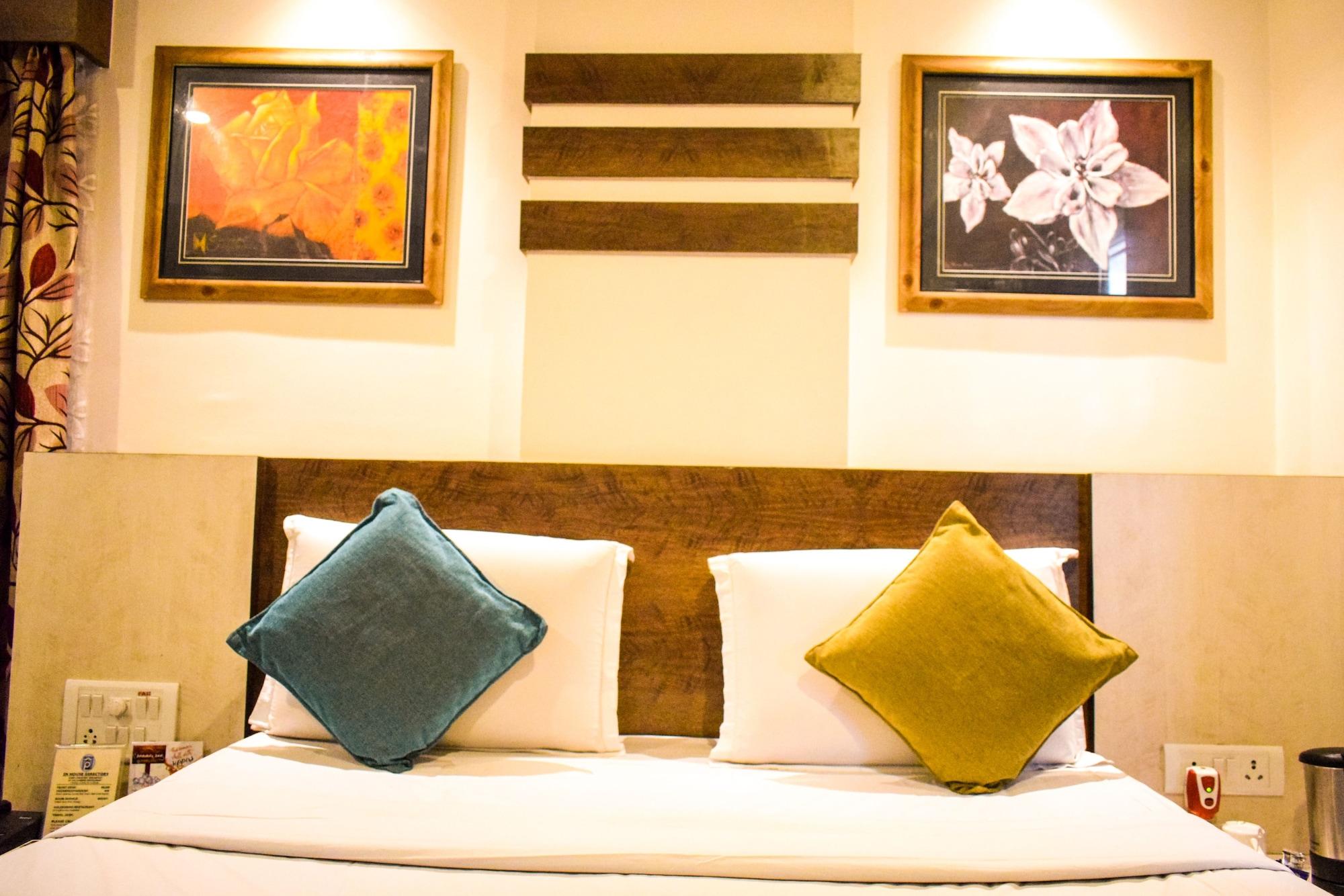 Hotel Pushpak Bhubaneswar Esterno foto