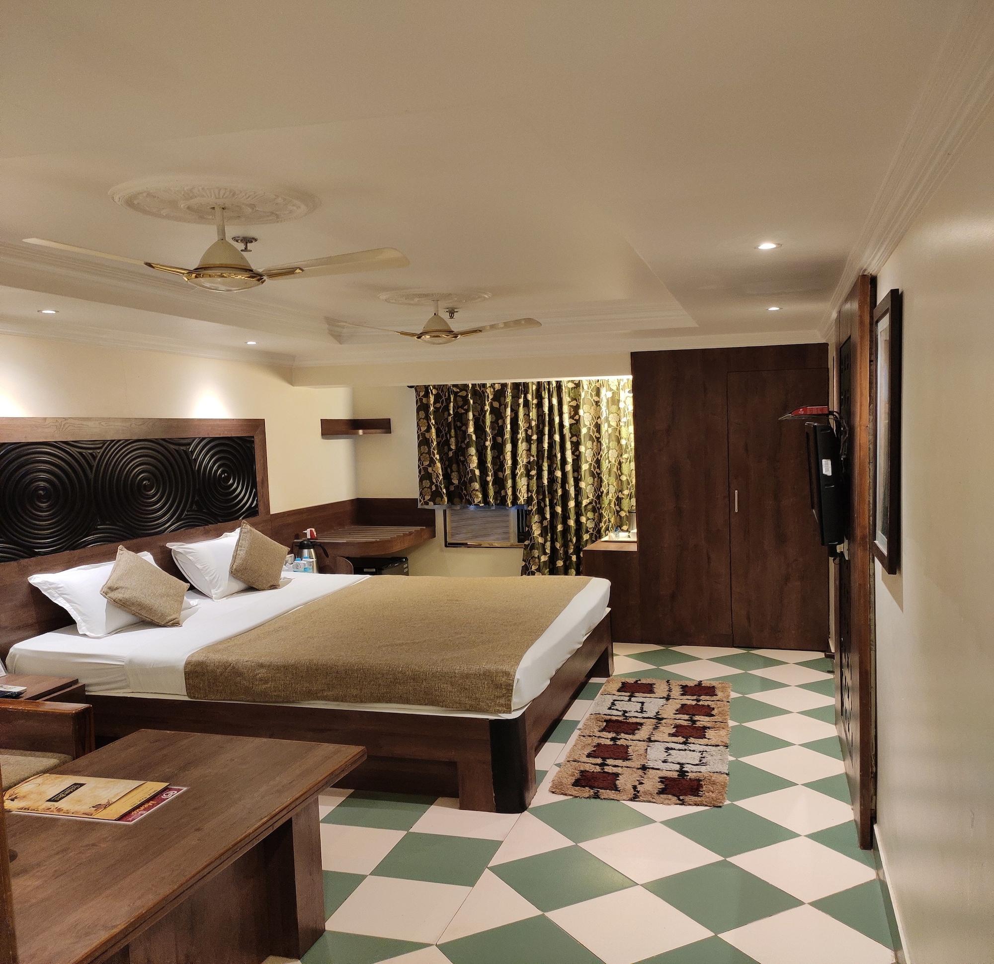 Hotel Pushpak Bhubaneswar Esterno foto