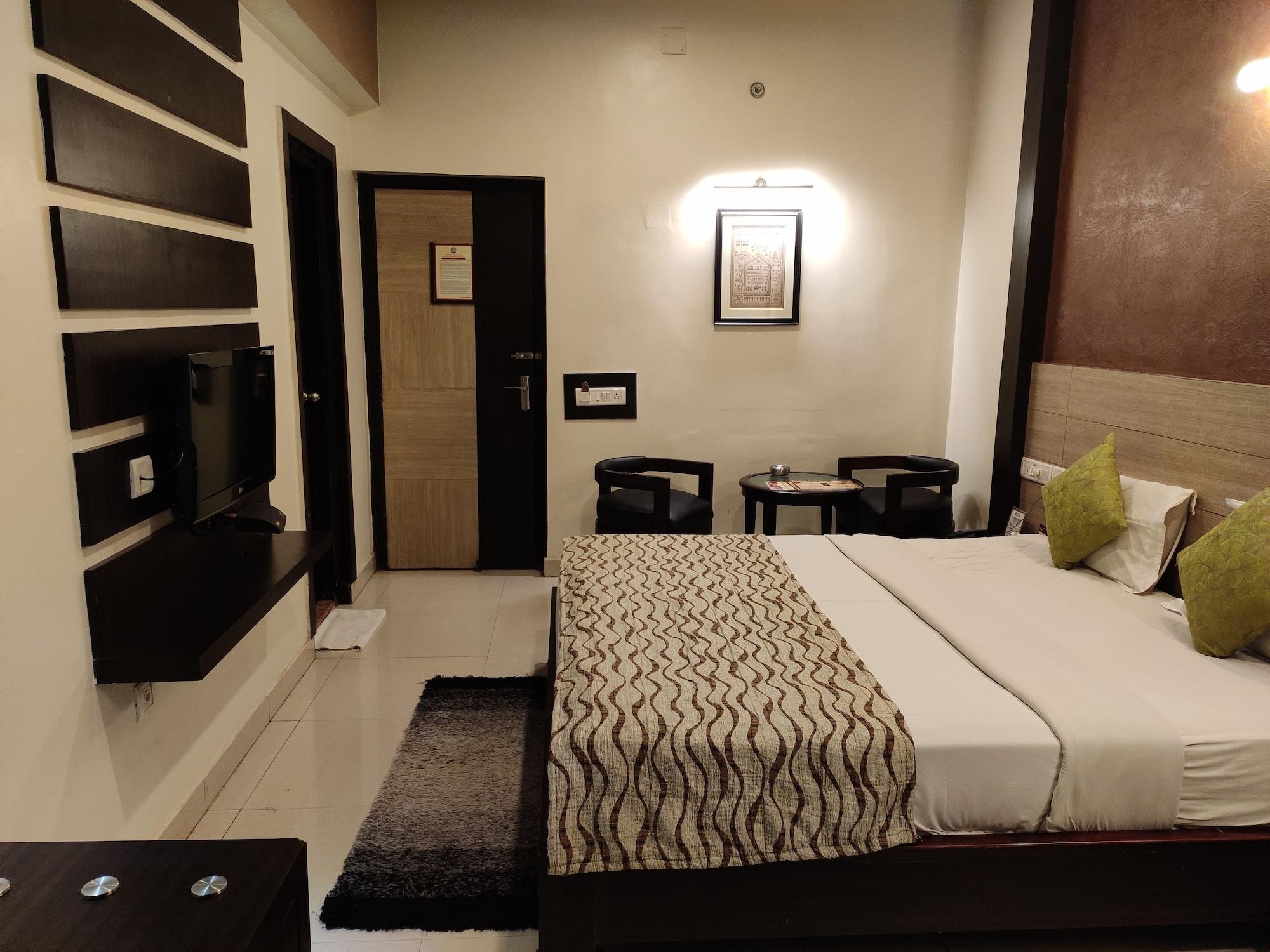 Hotel Pushpak Bhubaneswar Esterno foto