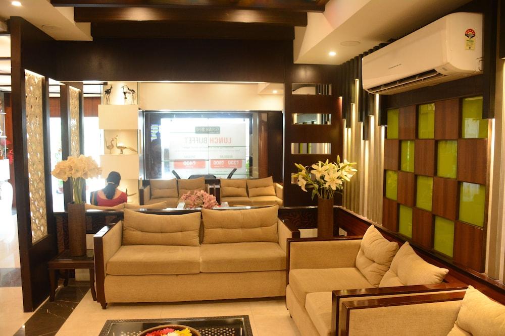 Hotel Pushpak Bhubaneswar Esterno foto