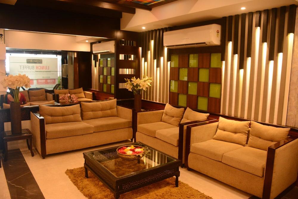 Hotel Pushpak Bhubaneswar Esterno foto