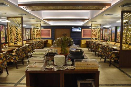 Hotel Pushpak Bhubaneswar Esterno foto