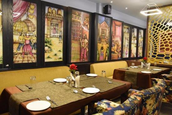 Hotel Pushpak Bhubaneswar Esterno foto