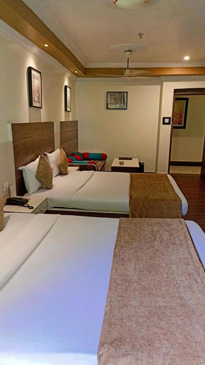 Hotel Pushpak Bhubaneswar Esterno foto