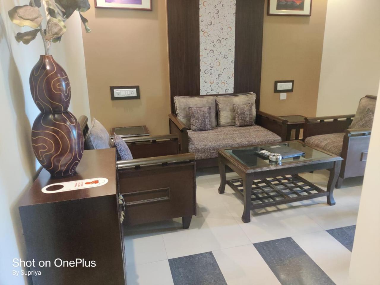 Hotel Pushpak Bhubaneswar Esterno foto