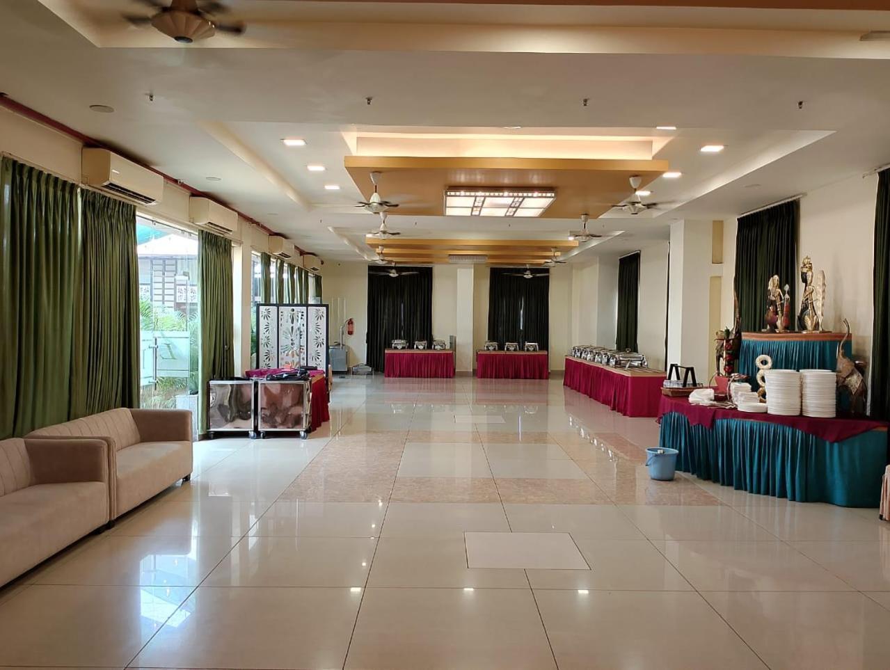 Hotel Pushpak Bhubaneswar Esterno foto