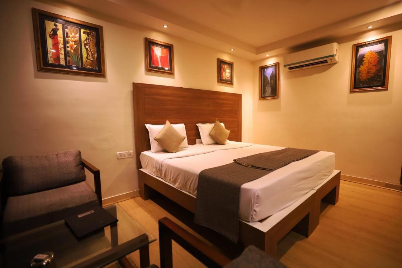 Hotel Pushpak Bhubaneswar Esterno foto