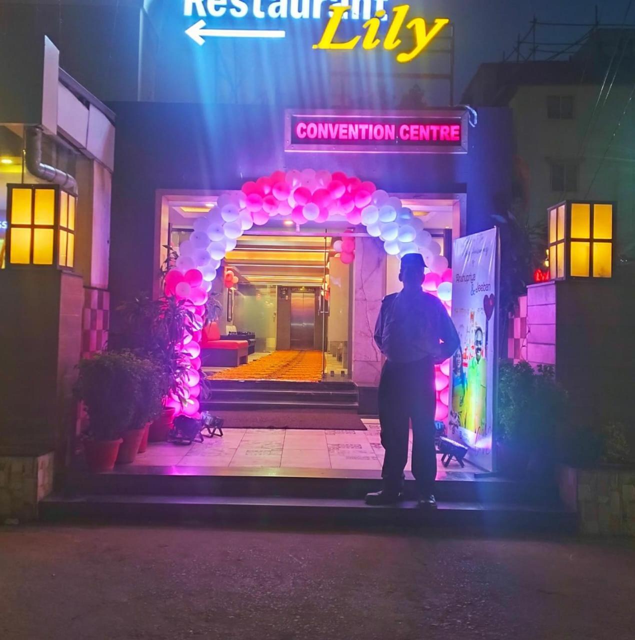 Hotel Pushpak Bhubaneswar Esterno foto