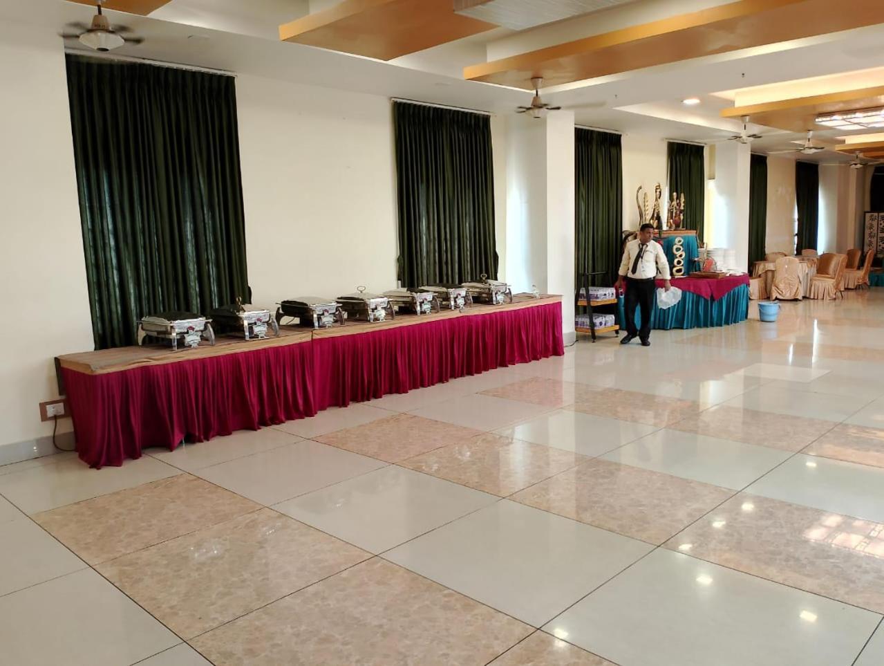 Hotel Pushpak Bhubaneswar Esterno foto