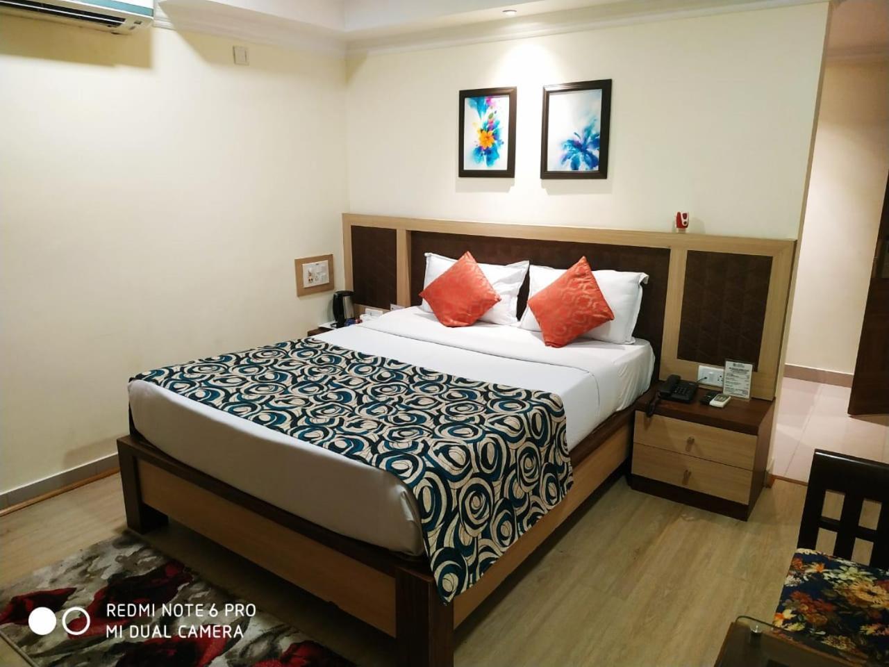 Hotel Pushpak Bhubaneswar Esterno foto