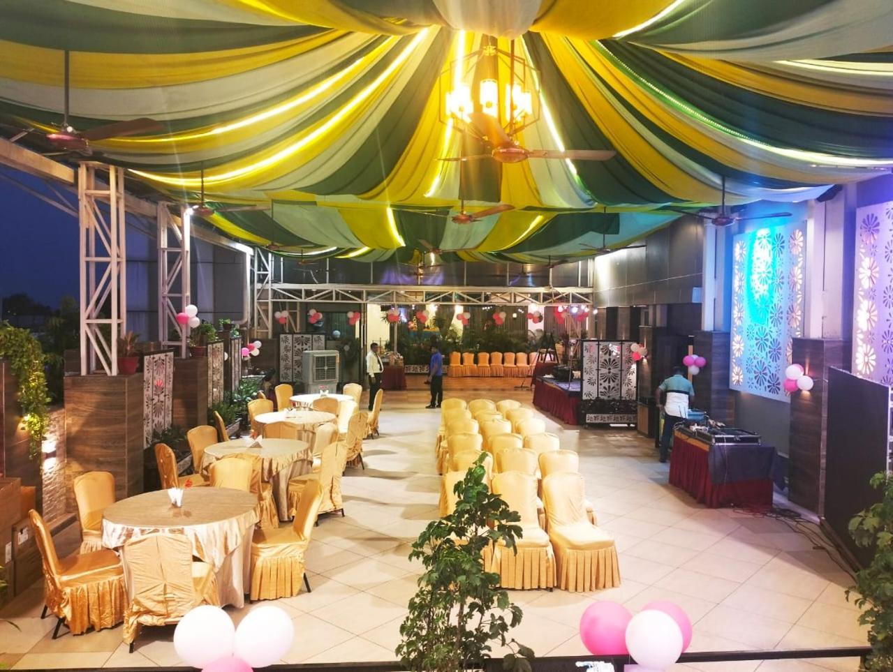 Hotel Pushpak Bhubaneswar Esterno foto