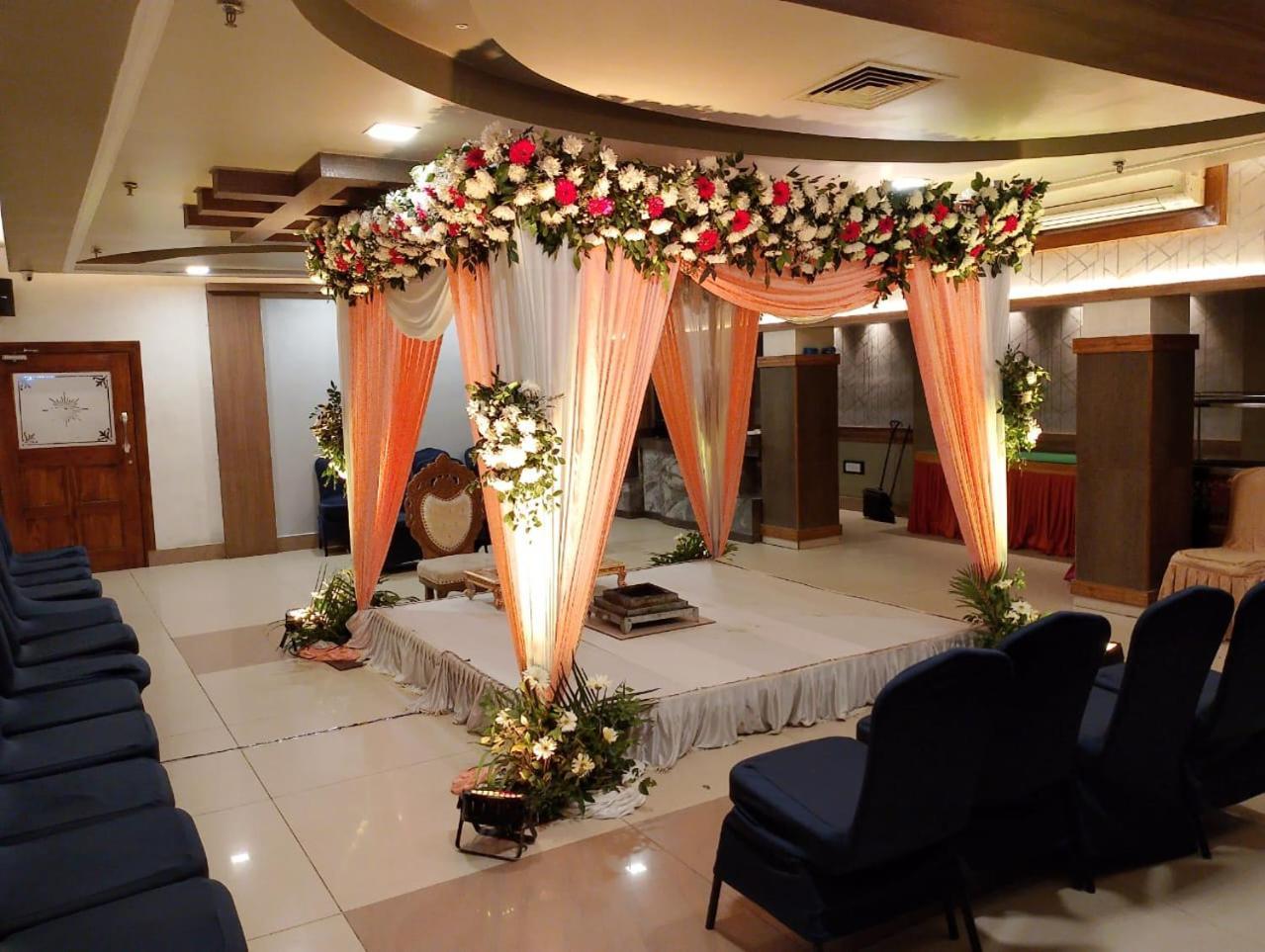 Hotel Pushpak Bhubaneswar Esterno foto