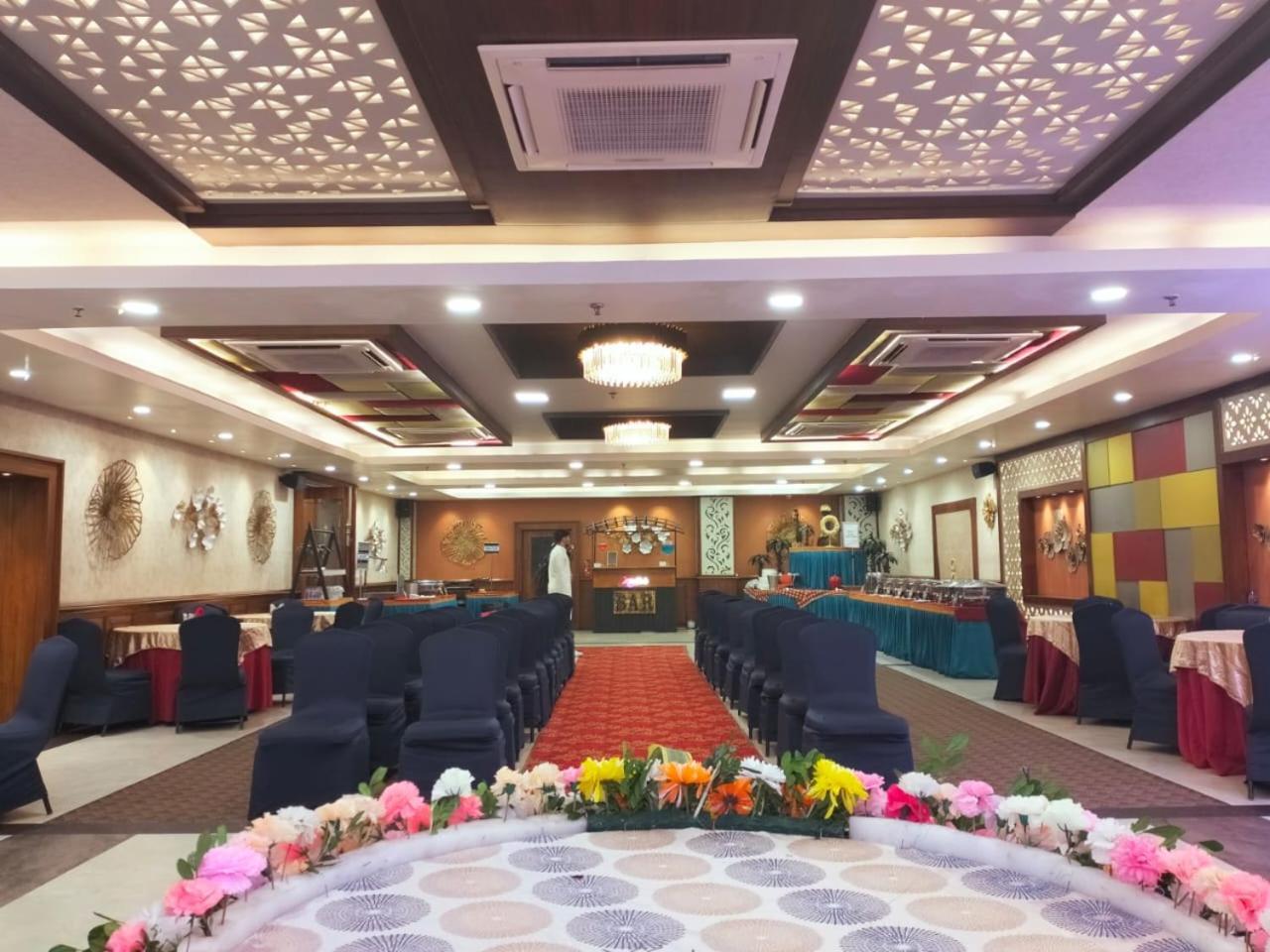 Hotel Pushpak Bhubaneswar Esterno foto