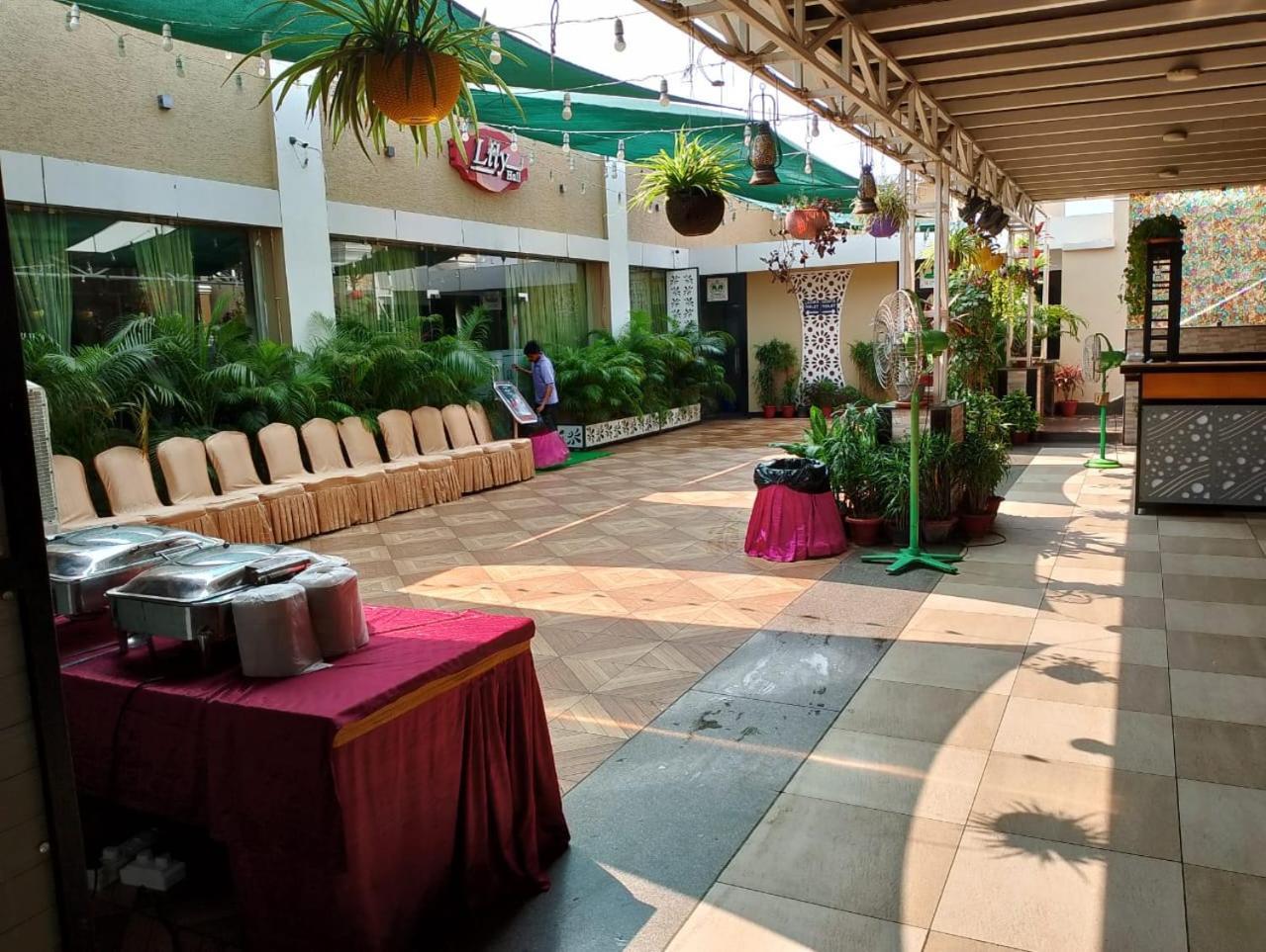 Hotel Pushpak Bhubaneswar Esterno foto