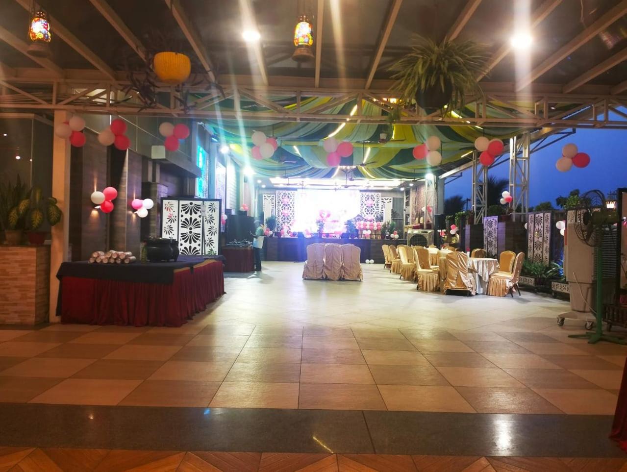 Hotel Pushpak Bhubaneswar Esterno foto