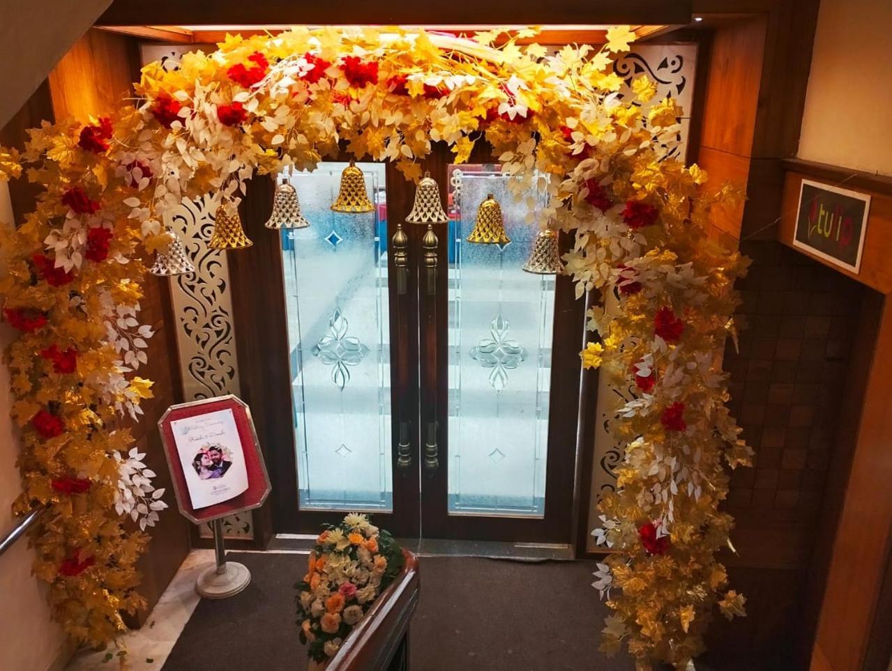 Hotel Pushpak Bhubaneswar Esterno foto