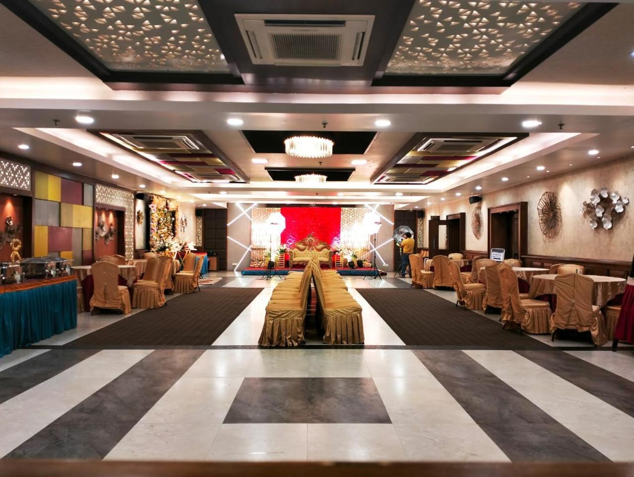 Hotel Pushpak Bhubaneswar Esterno foto