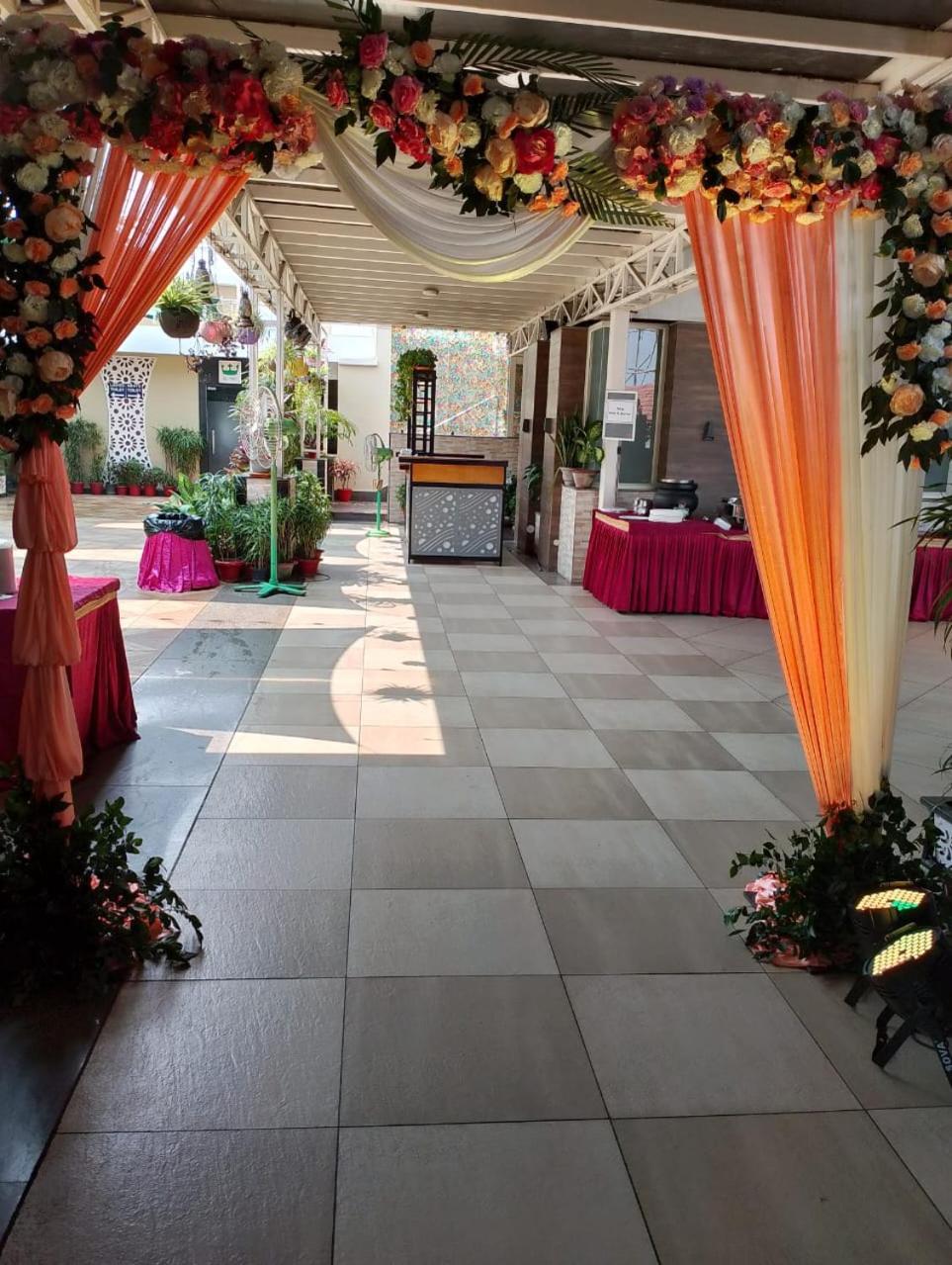 Hotel Pushpak Bhubaneswar Esterno foto