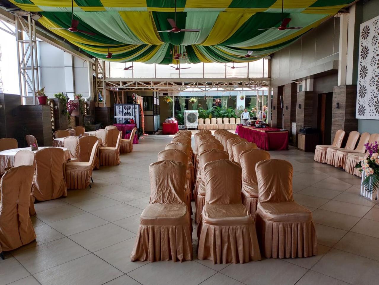 Hotel Pushpak Bhubaneswar Esterno foto