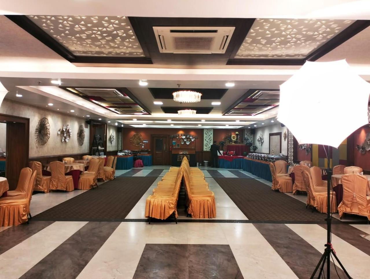 Hotel Pushpak Bhubaneswar Esterno foto