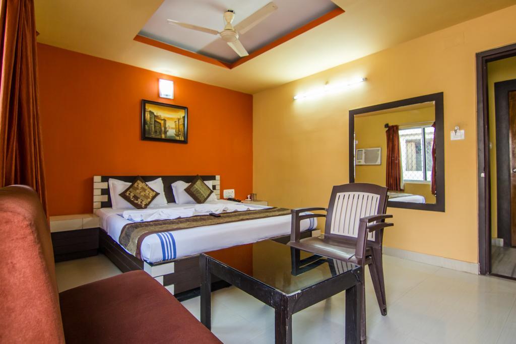 Hotel Pushpak Bhubaneswar Esterno foto