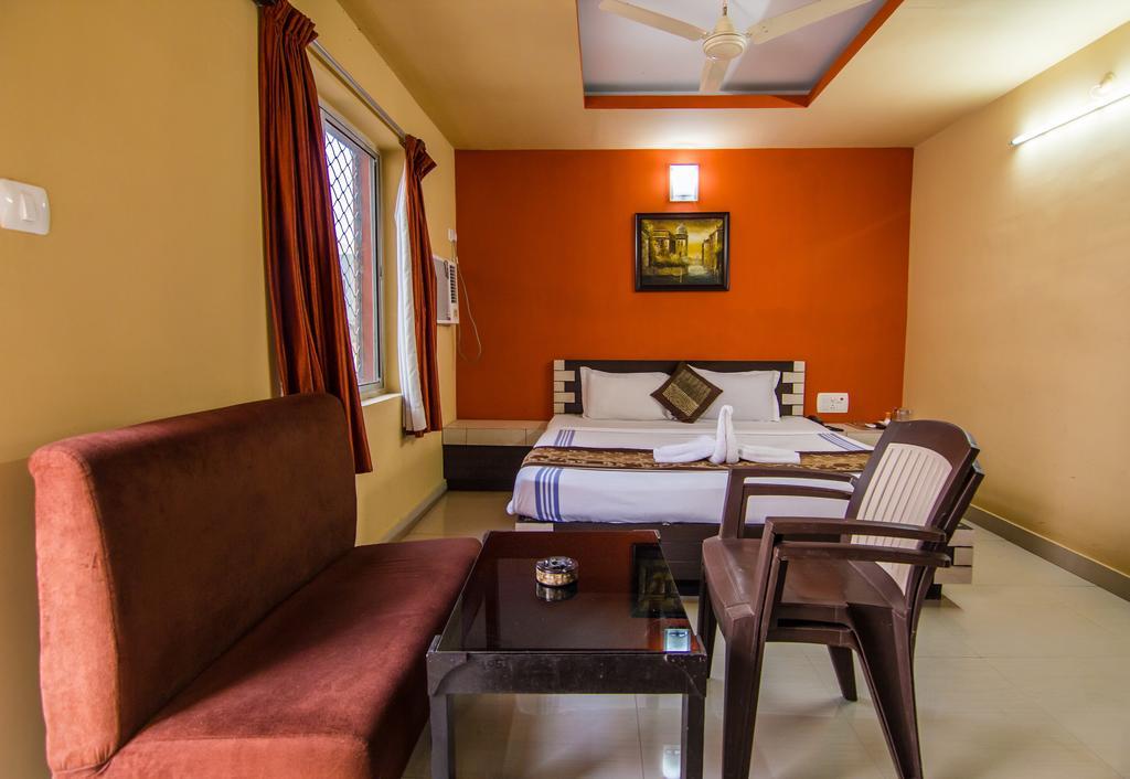 Hotel Pushpak Bhubaneswar Esterno foto