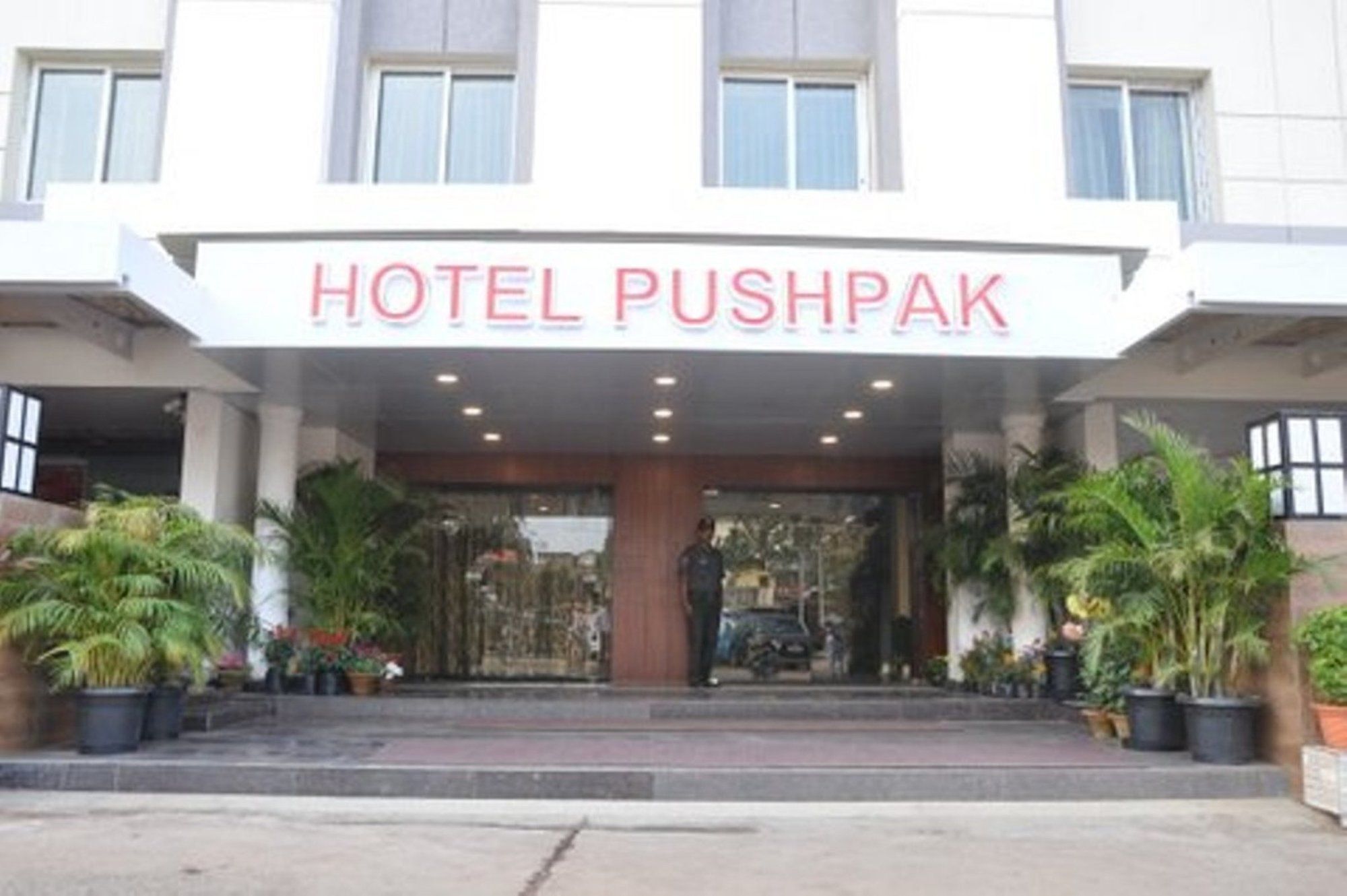 Hotel Pushpak Bhubaneswar Esterno foto