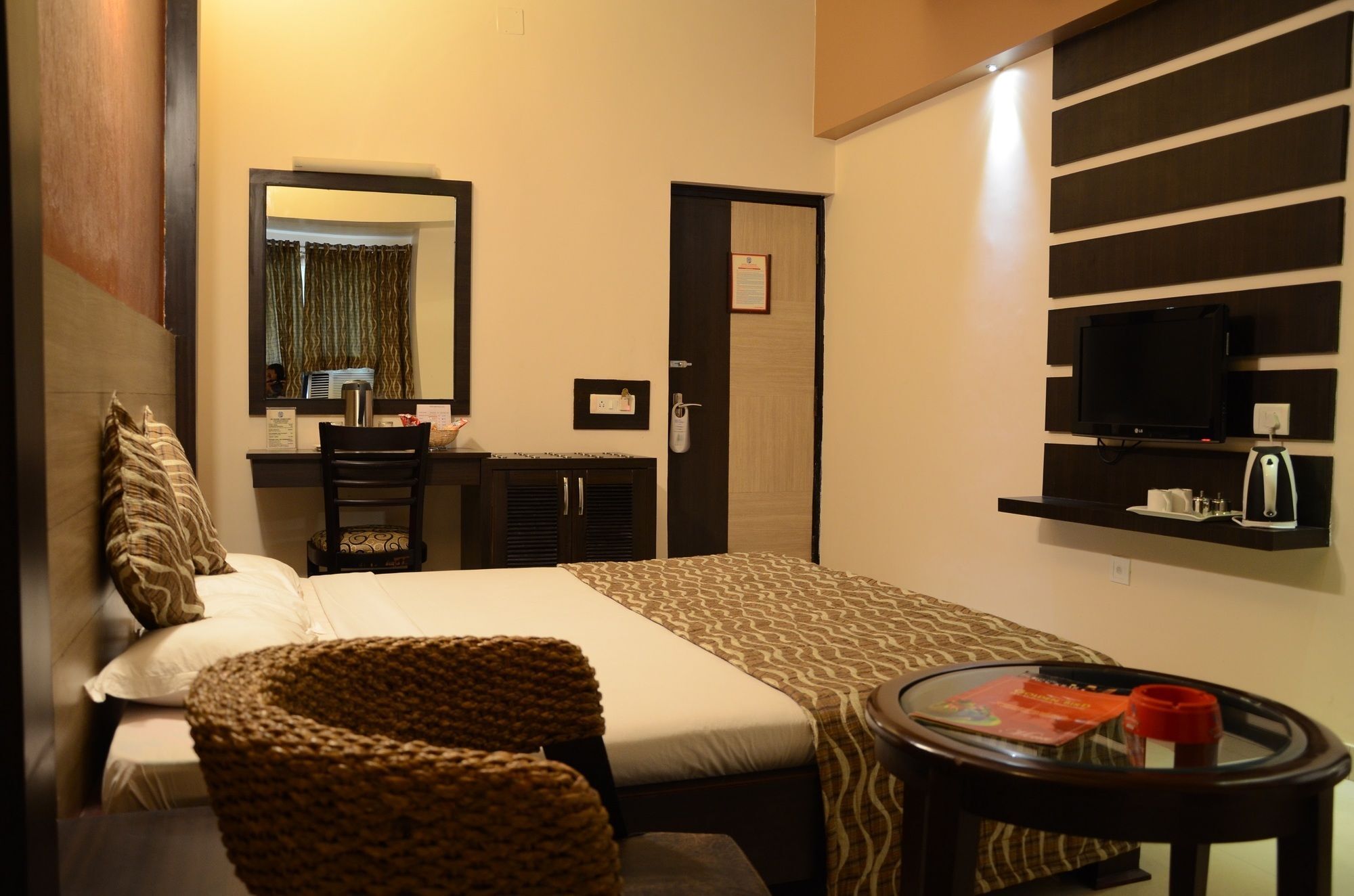 Hotel Pushpak Bhubaneswar Esterno foto