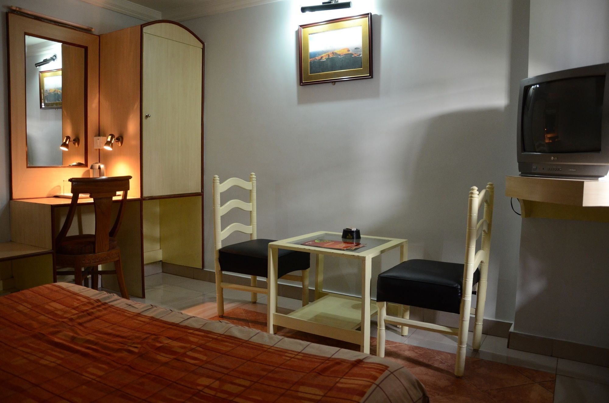 Hotel Pushpak Bhubaneswar Esterno foto