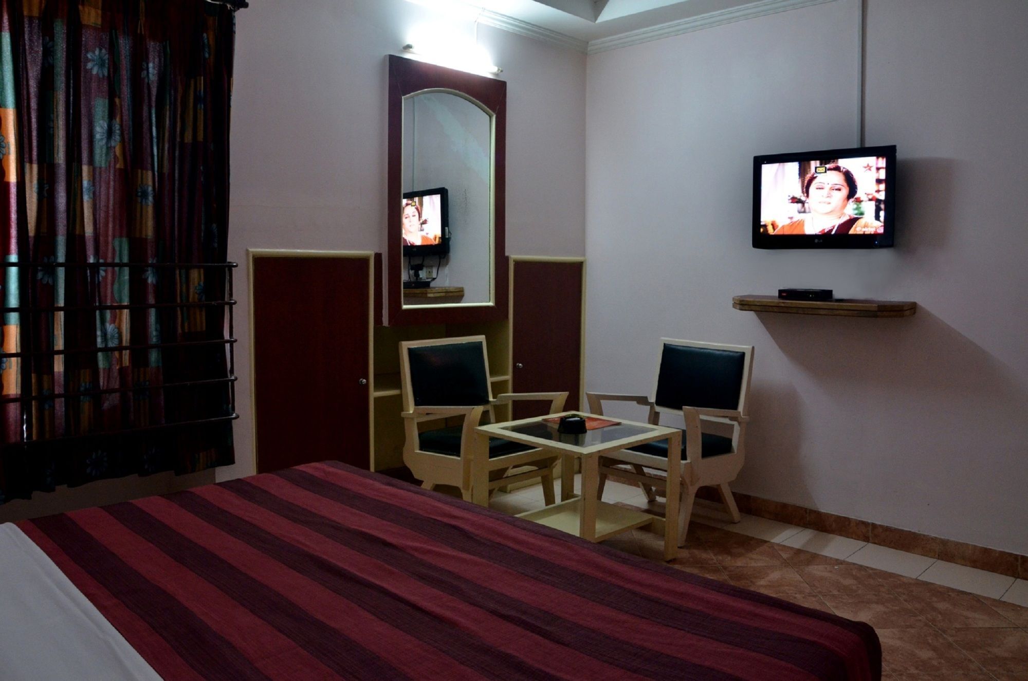 Hotel Pushpak Bhubaneswar Esterno foto